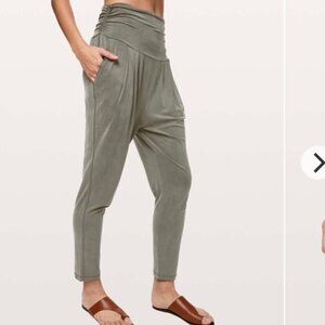 Lululemon Into Something Good Pant-Size 2